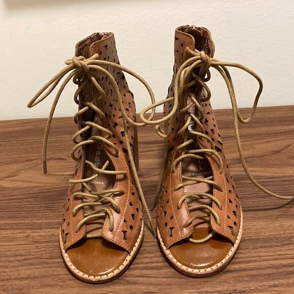 Jeffrey Campbell Ibiza Handmade Perforated Leather Ankle Boots. Size 7. - Picture 1 of 6